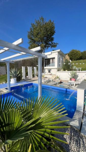 Calm House Villa